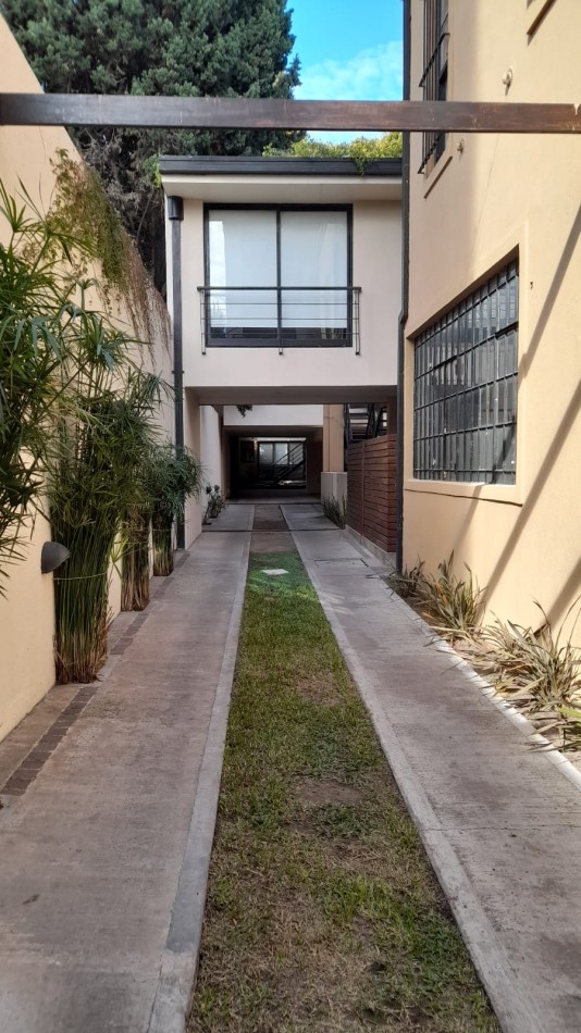 Amplio departamento 2 ambientes en Bernal Centro