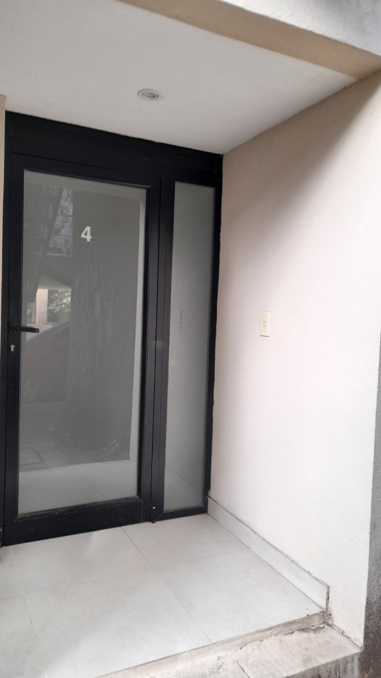 Amplio departamento 2 ambientes en Bernal Centro