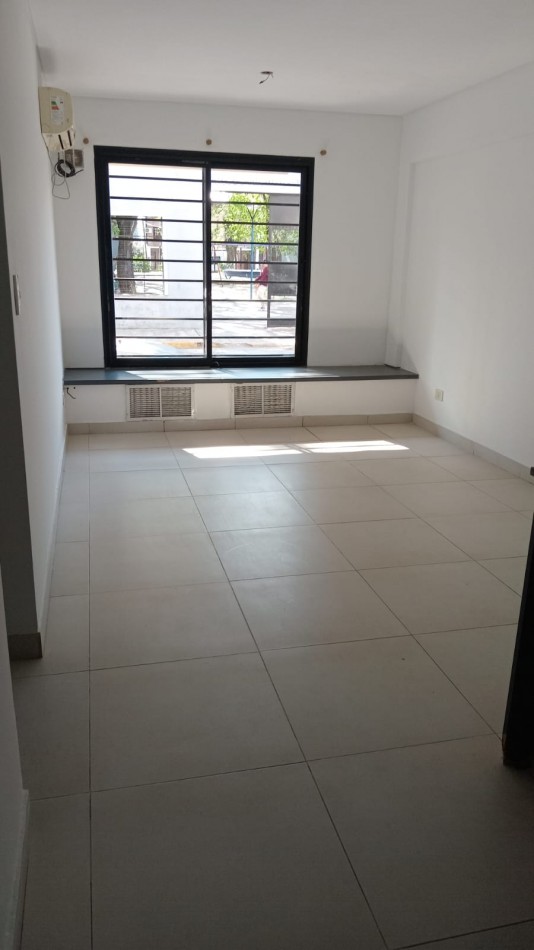 Moderno departamento 2amb planta baja al frente en Bernal Centro