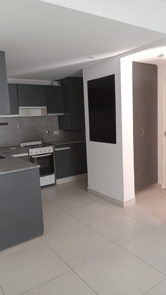 Moderno departamento 2amb planta baja al frente en Bernal Centro