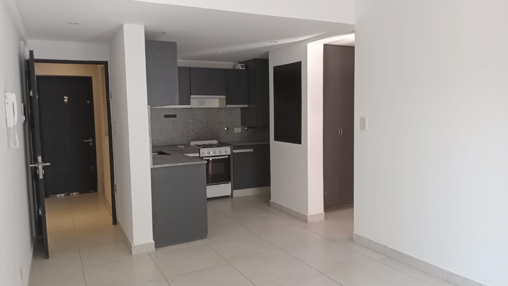 Moderno departamento 2amb planta baja al frente en Bernal Centro