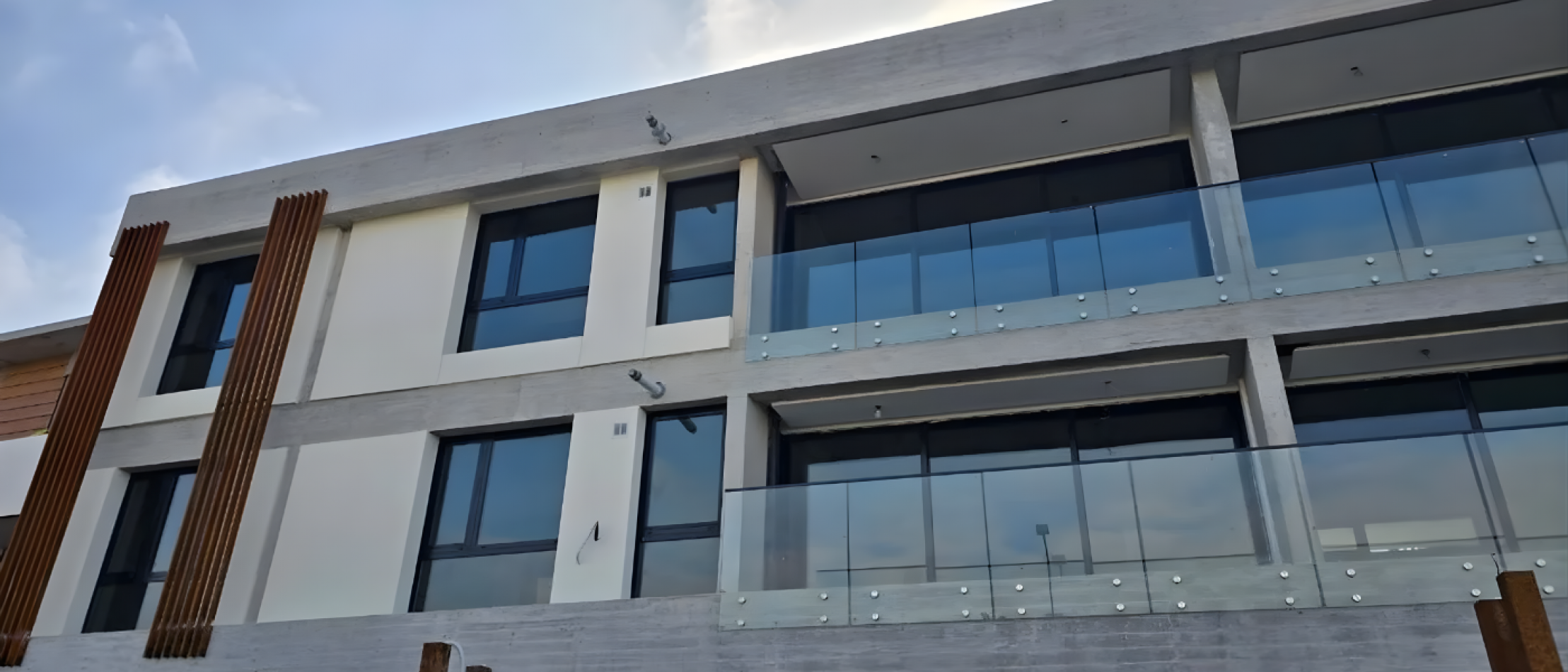 Venta Dpto 3 Amb con Patio y Cochera - Excelente Ubicacion en Parque Lineal