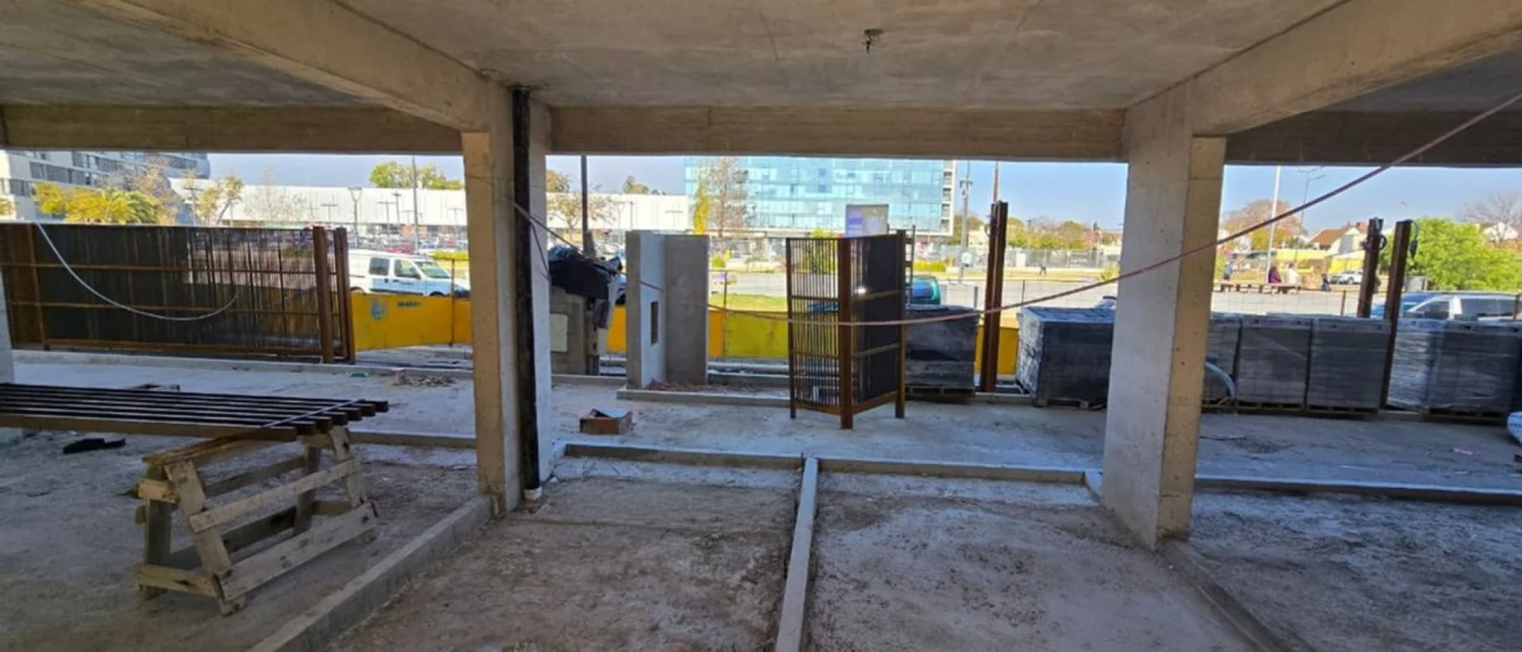 Venta Dpto 3 Amb con Patio y Cochera - Excelente Ubicacion en Parque Lineal