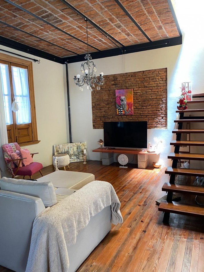 VENTA: Amplia Casa En Bernal Centro