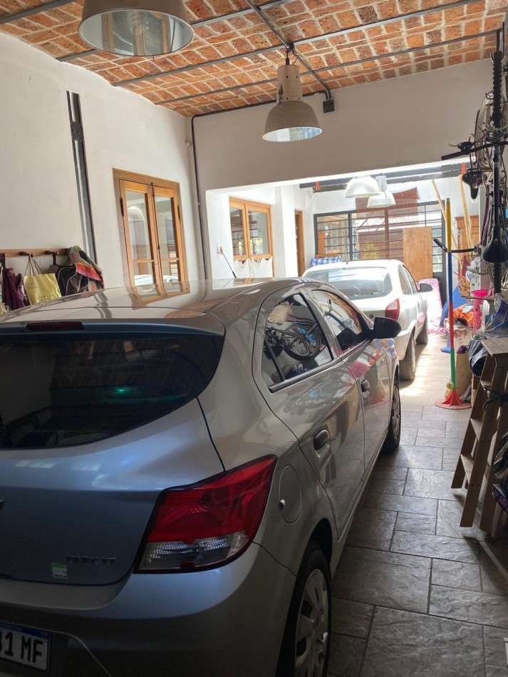 VENTA: Amplia Casa En Bernal Centro