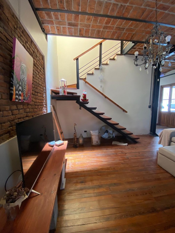 VENTA: Amplia Casa En Bernal Centro