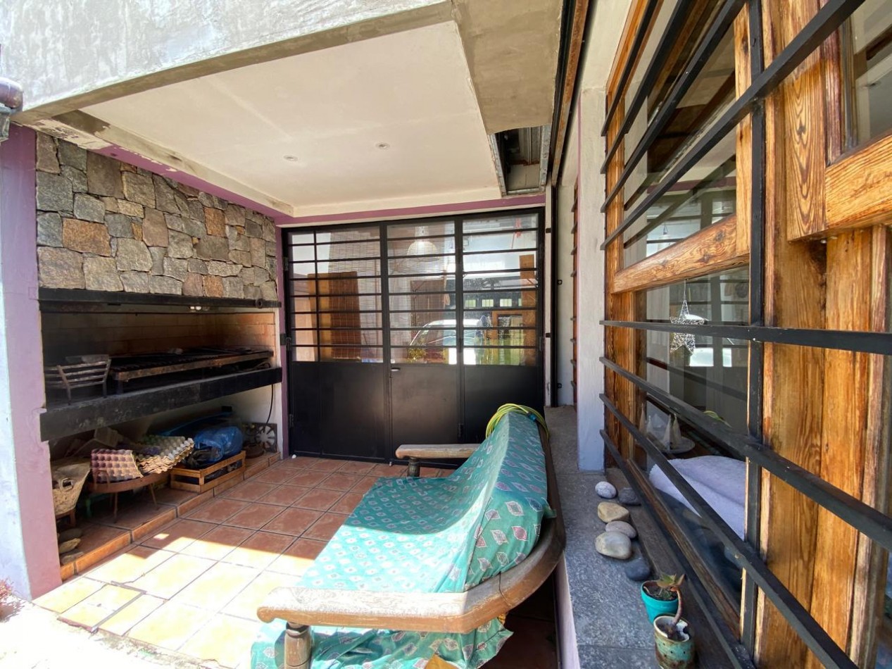 VENTA: Amplia Casa En Bernal Centro