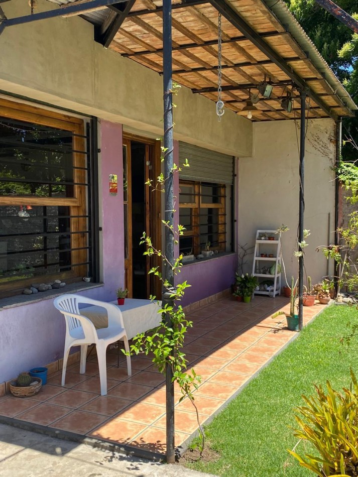 VENTA: Amplia Casa En Bernal Centro