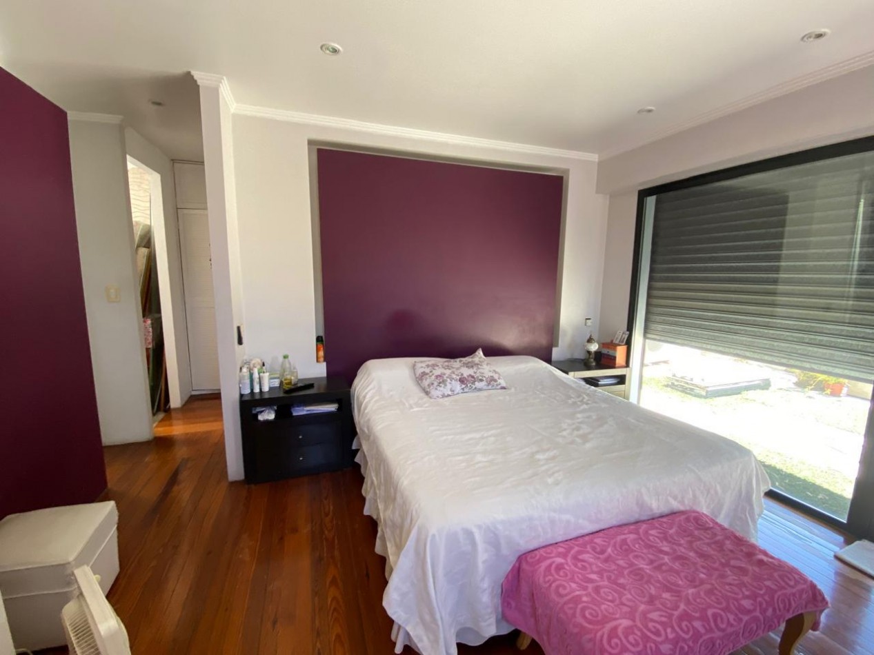 VENTA: Amplia Casa En Bernal Centro