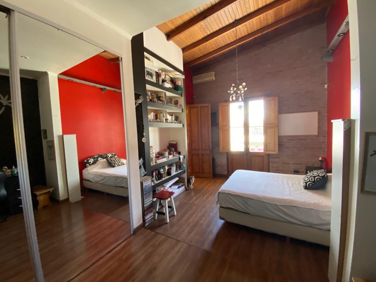 VENTA: Amplia Casa En Bernal Centro