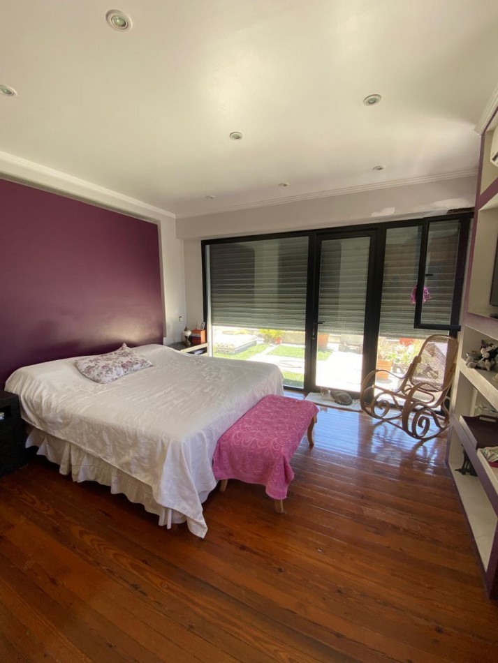 VENTA: Amplia Casa En Bernal Centro