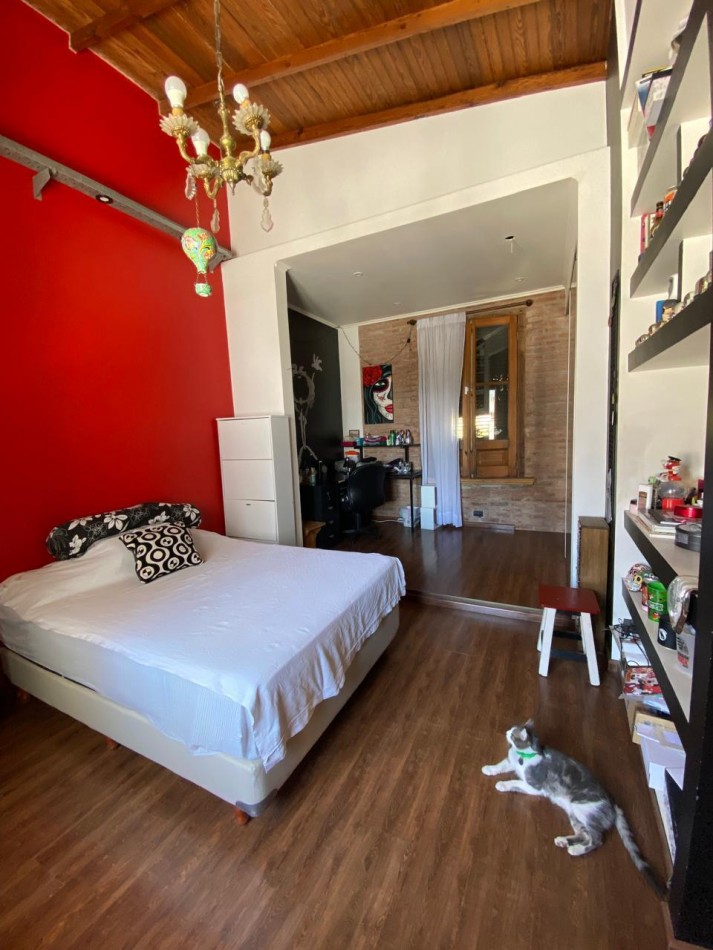 VENTA: Amplia Casa En Bernal Centro