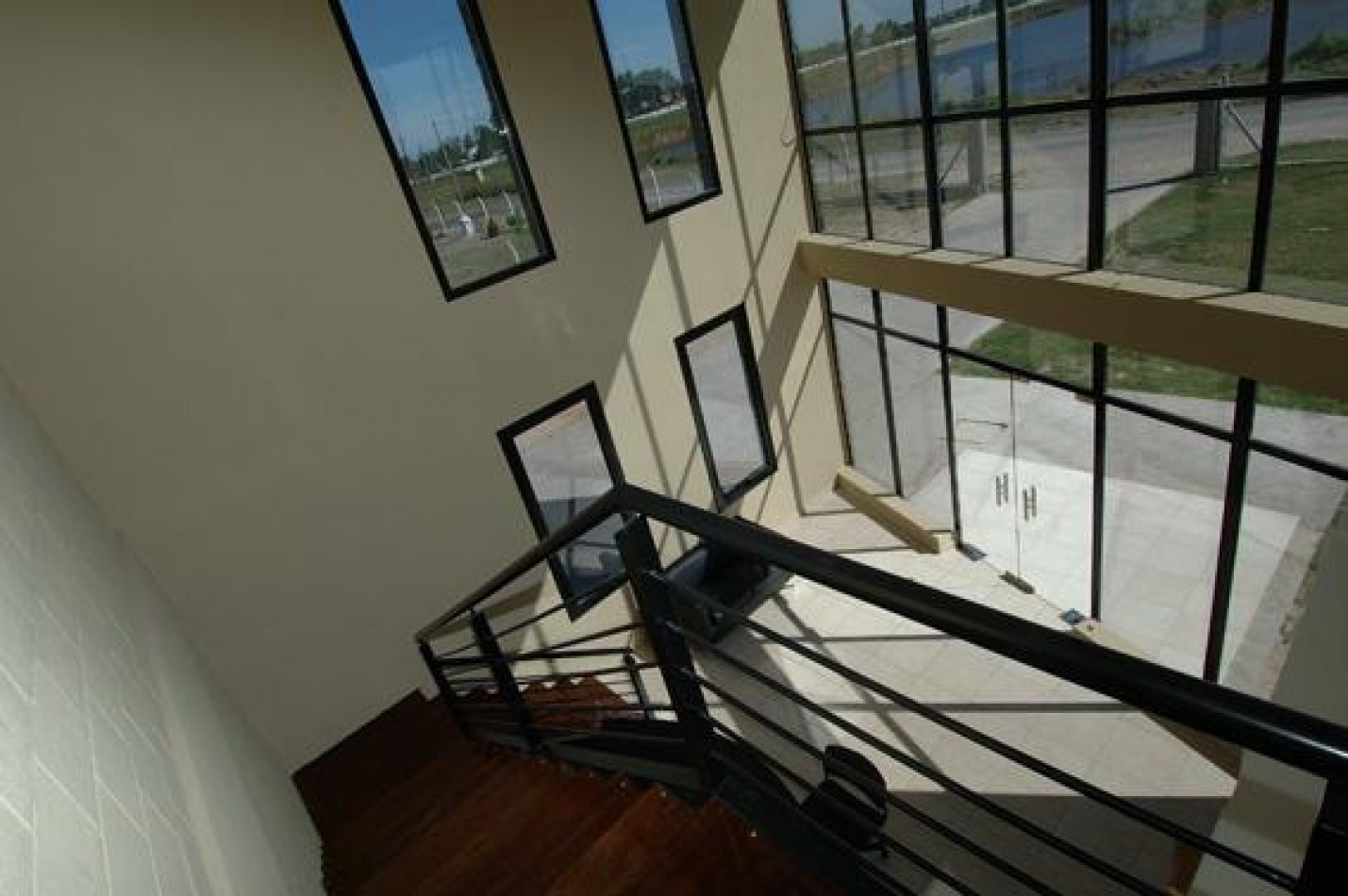 Venta excelente nave industrial en parque industrial PIUIQ Quilmes