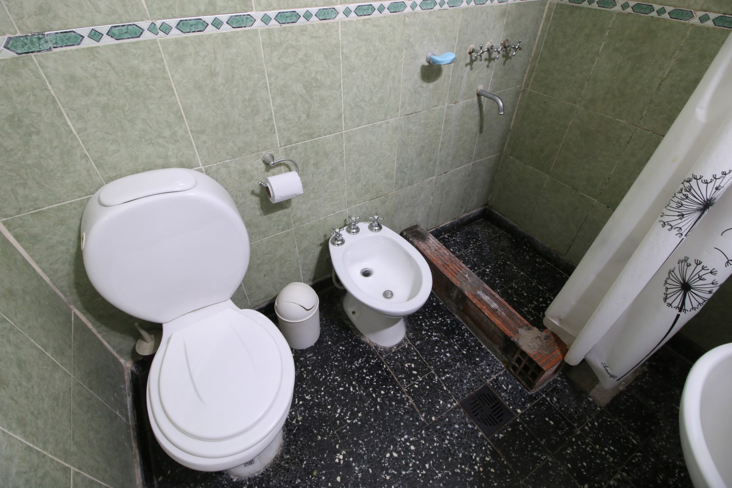 HERMOSA CASA CON GARAGE Y PARQUE