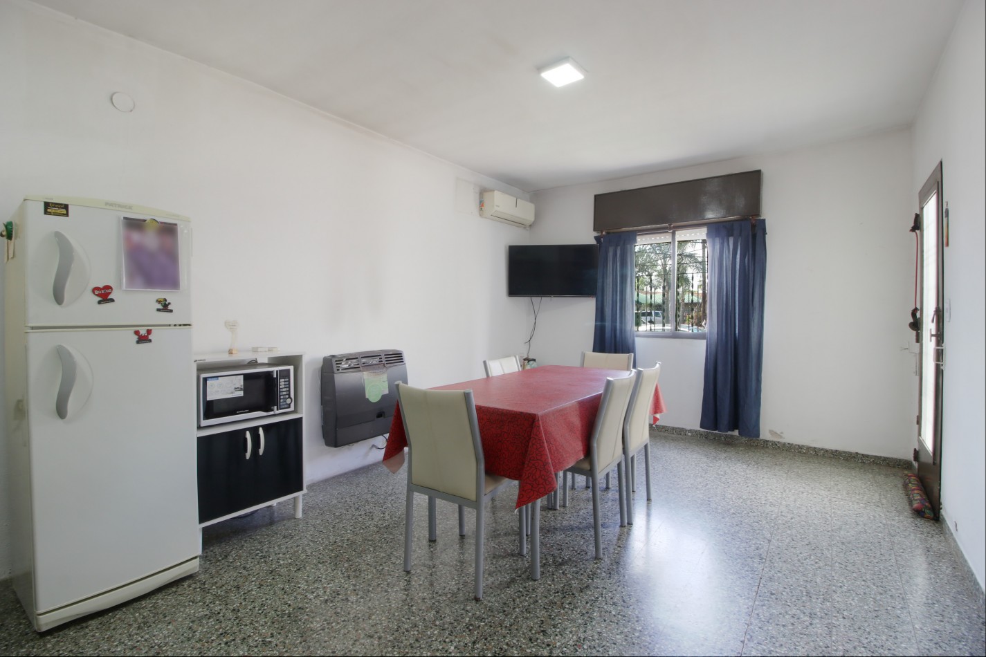 HERMOSA CASA CON GARAGE Y PARQUE