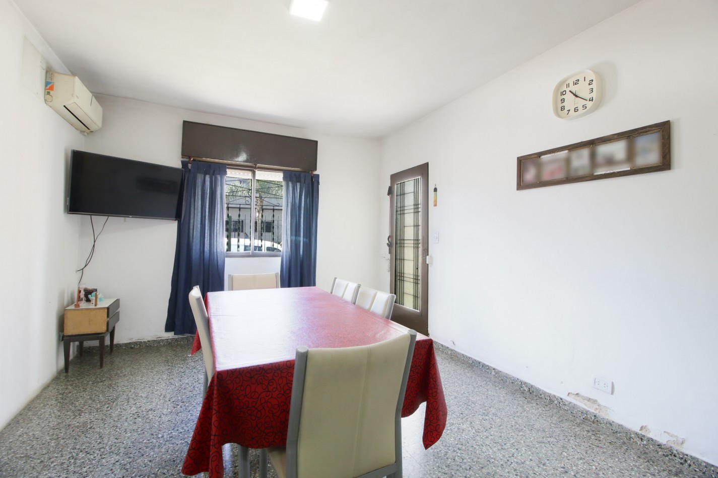 HERMOSA CASA CON GARAGE Y PARQUE