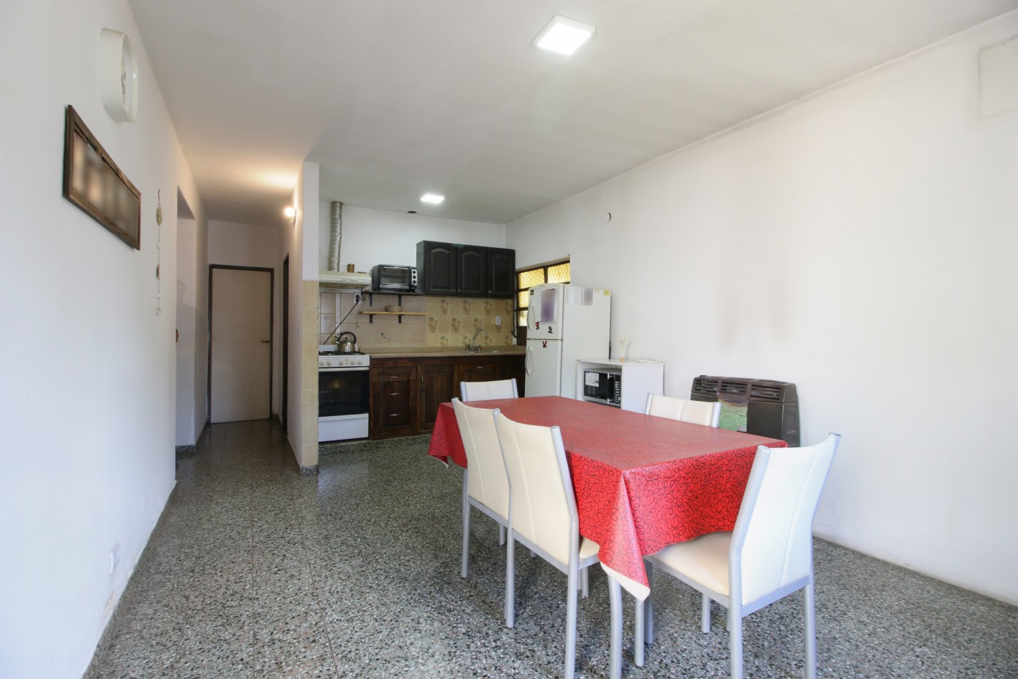 HERMOSA CASA CON GARAGE Y PARQUE