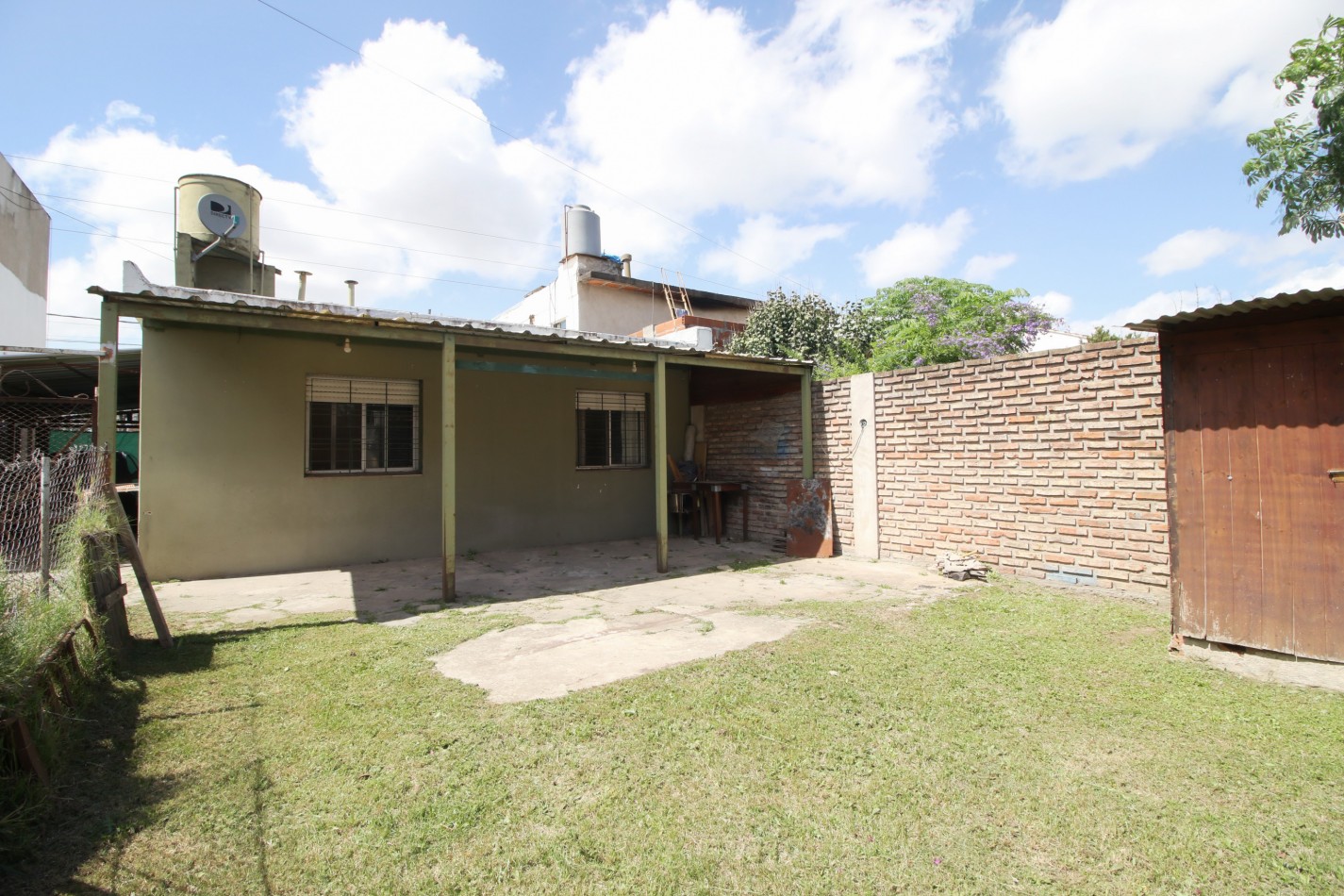 HERMOSA CASA CON GARAGE Y PARQUE