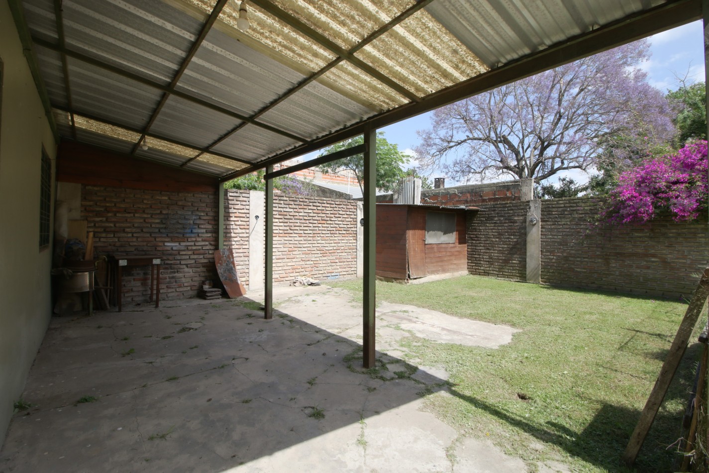 HERMOSA CASA CON GARAGE Y PARQUE