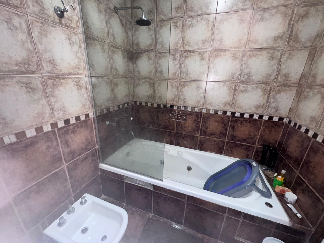 VENTA CASA EN EZPELETA 4 AMBIENTES C/DOBLE GARAGE