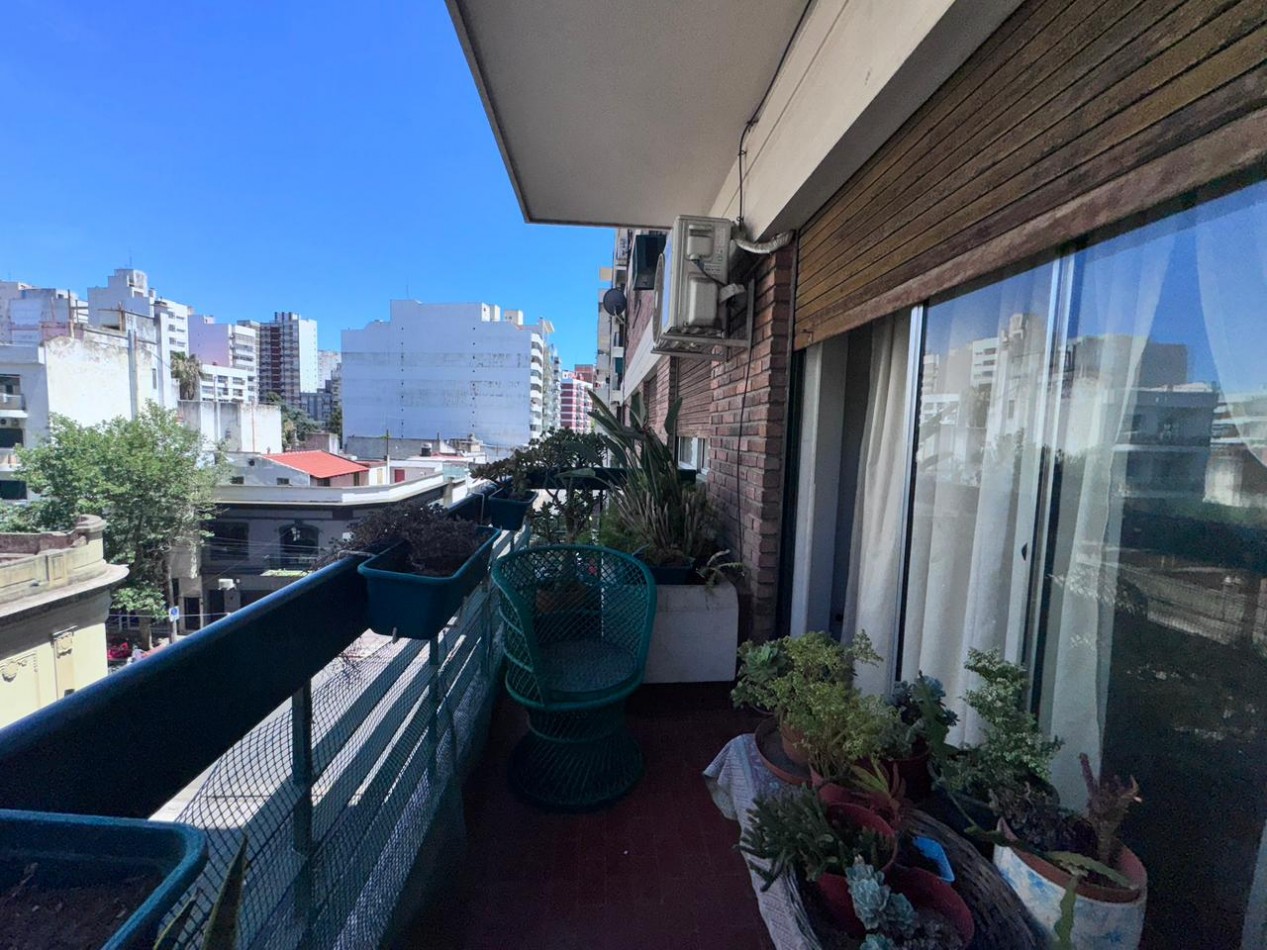 EXCELENTE DEPARTAMENTO DE 3 AMBIENTES CON BALCON