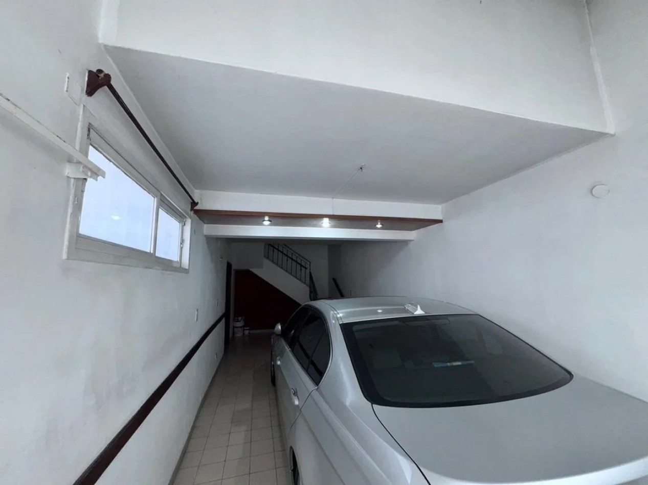 IMPECABLE PH AL FRENTE C/PILETA Y DOBLE COCHERA