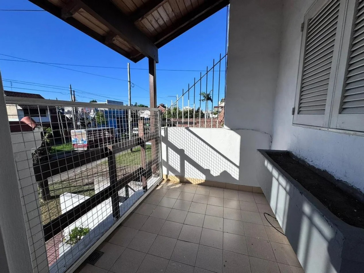 IMPECABLE PH AL FRENTE C/PILETA Y DOBLE COCHERA