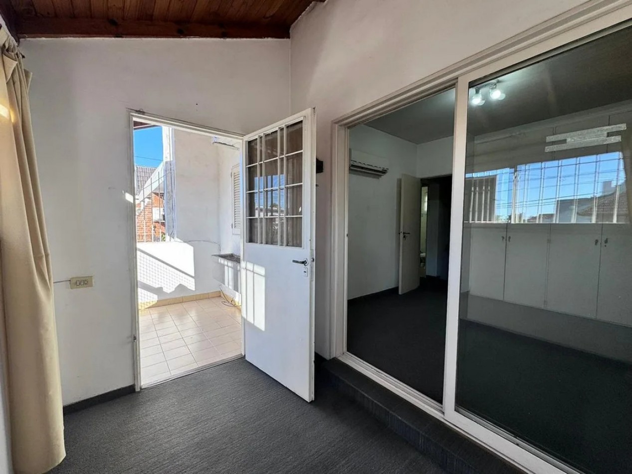 IMPECABLE PH AL FRENTE C/PILETA Y DOBLE COCHERA