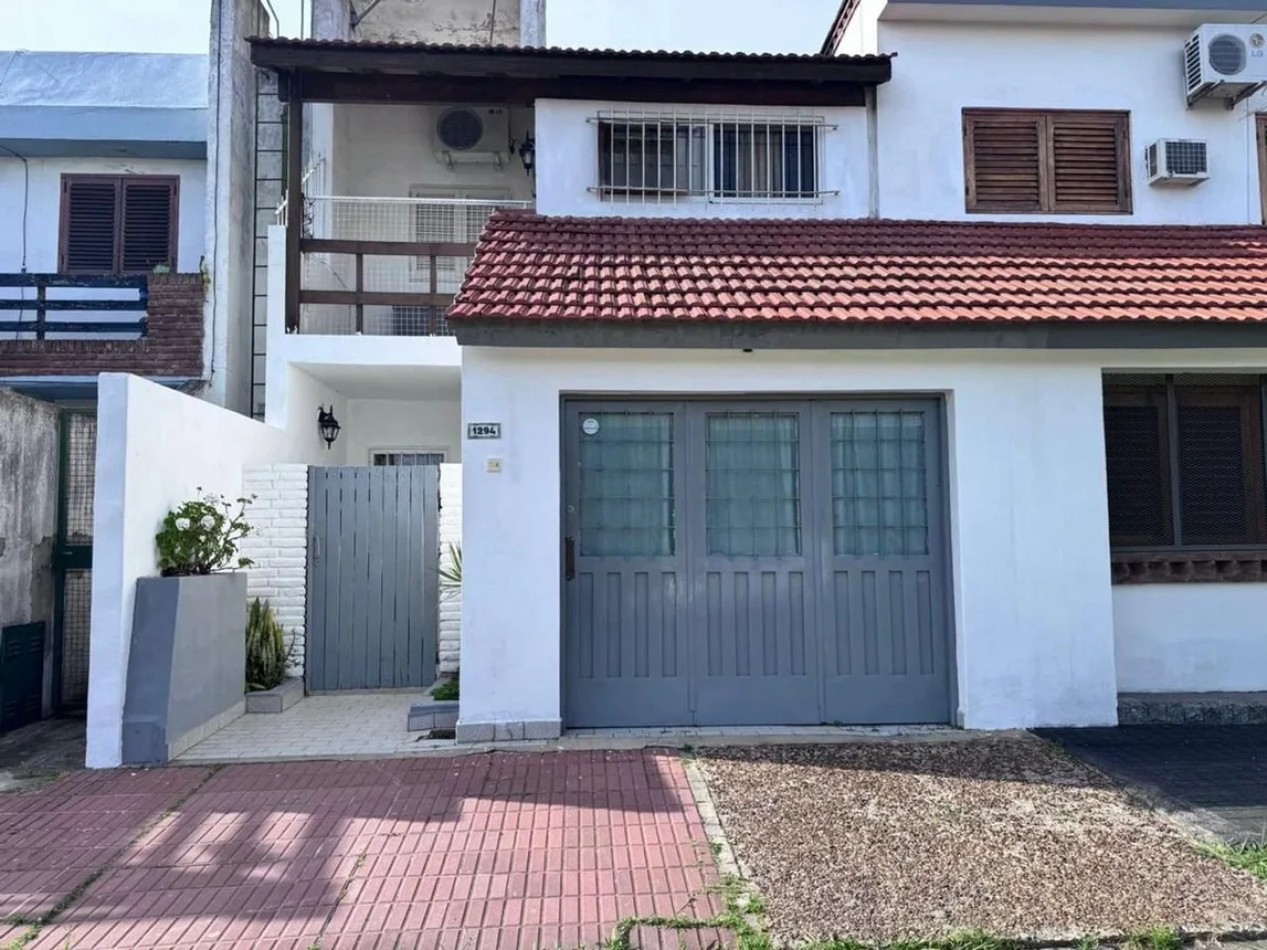 IMPECABLE PH AL FRENTE C/PILETA Y DOBLE COCHERA