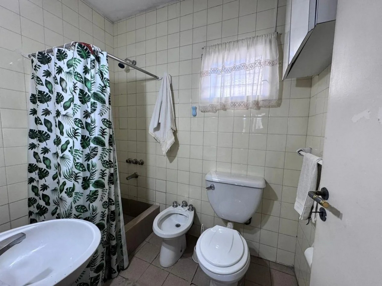 IMPECABLE PH AL FRENTE C/PILETA Y DOBLE COCHERA