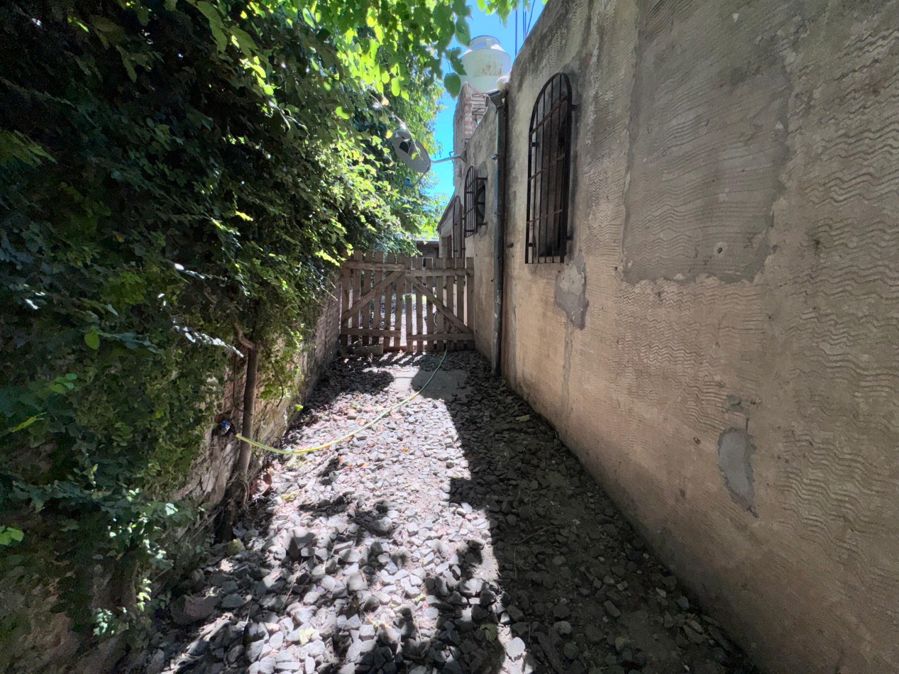 CASA 3 AMBIENTES CON GRAN PARQUE