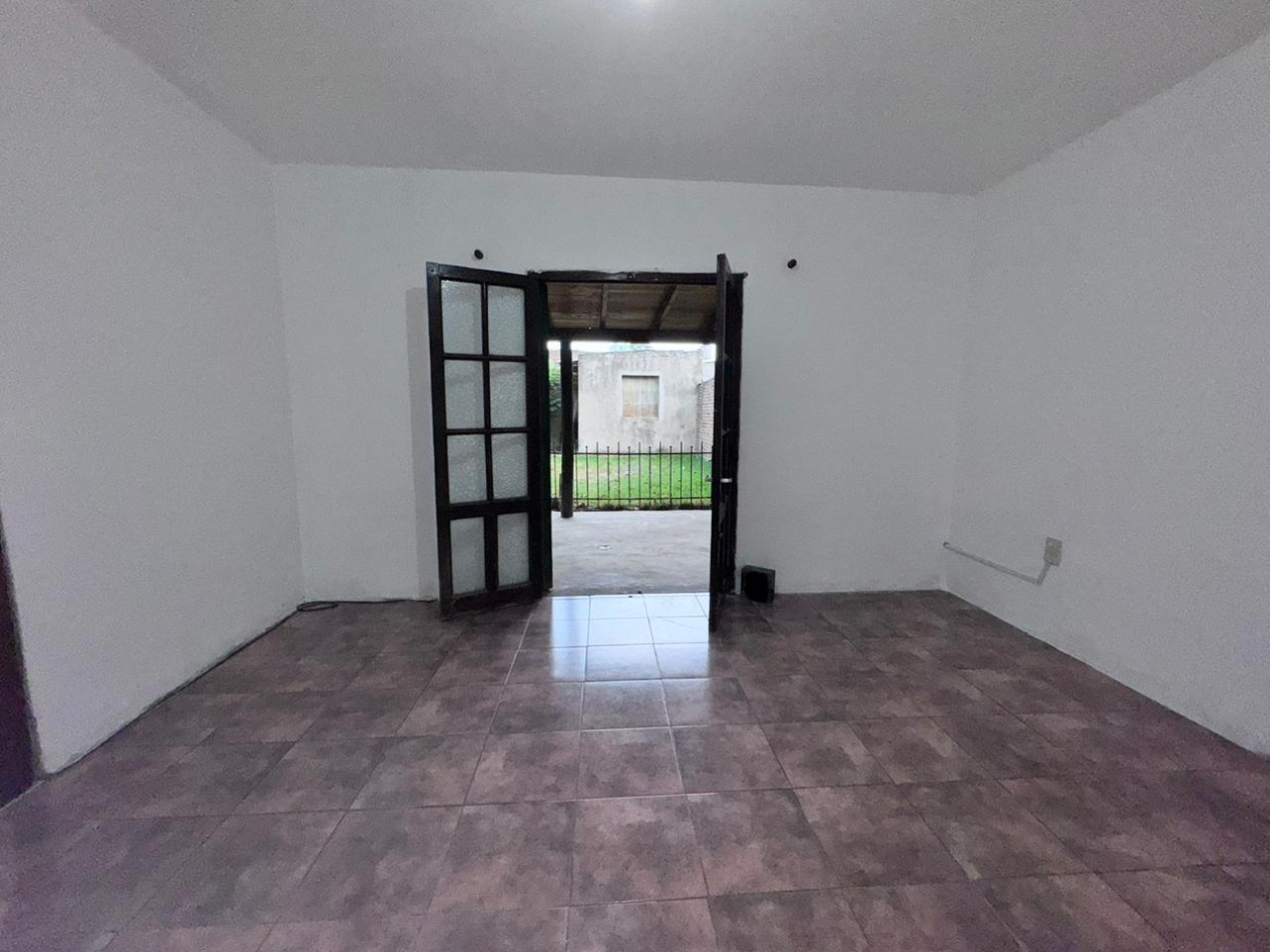 CASA 3 AMBIENTES CON GRAN PARQUE