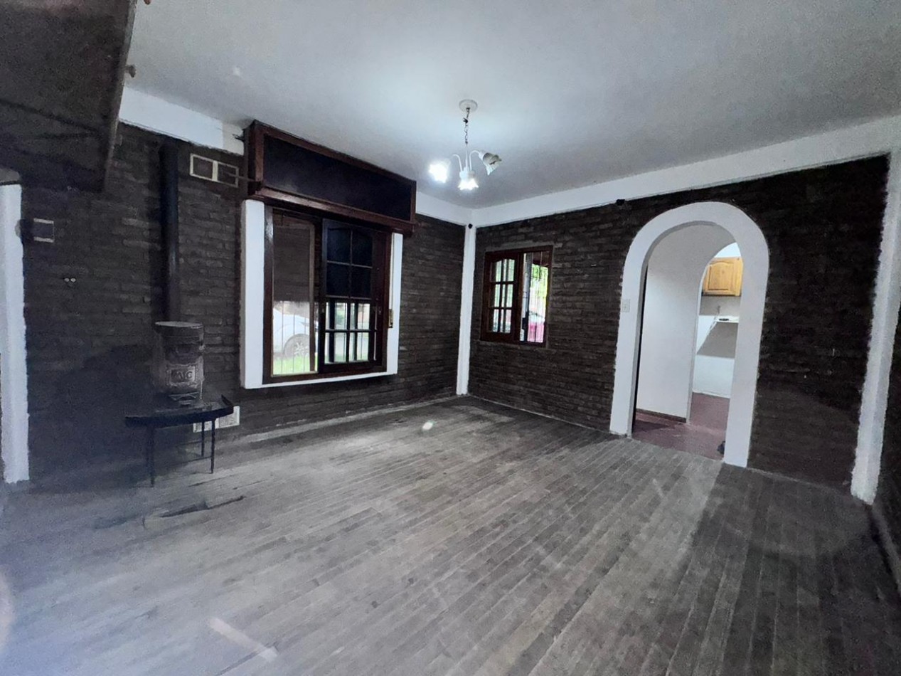 CASA 3 AMBIENTES CON GRAN PARQUE