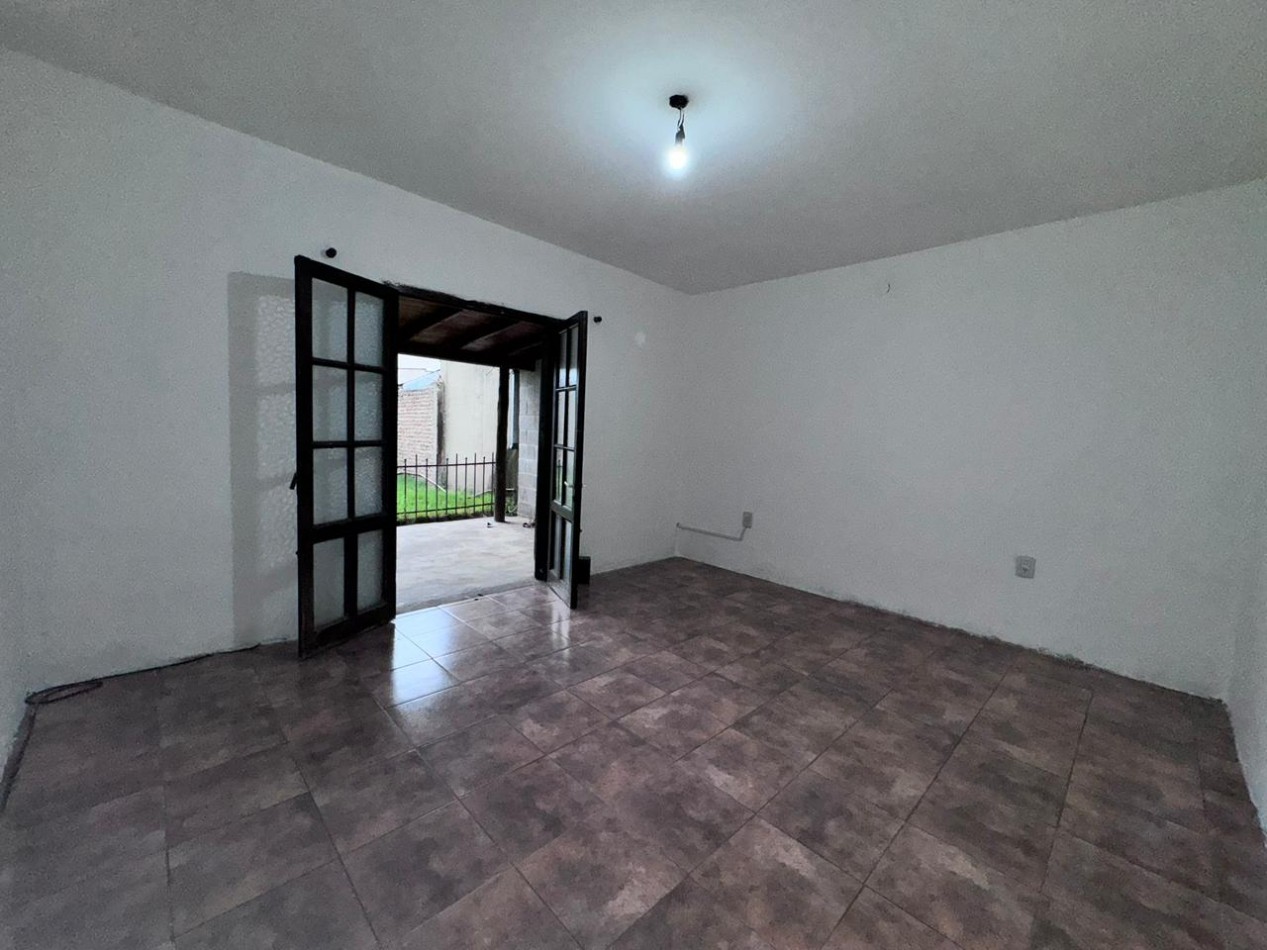 CASA 3 AMBIENTES CON GRAN PARQUE