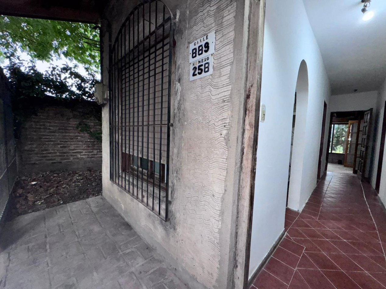 CASA 3 AMBIENTES CON GRAN PARQUE