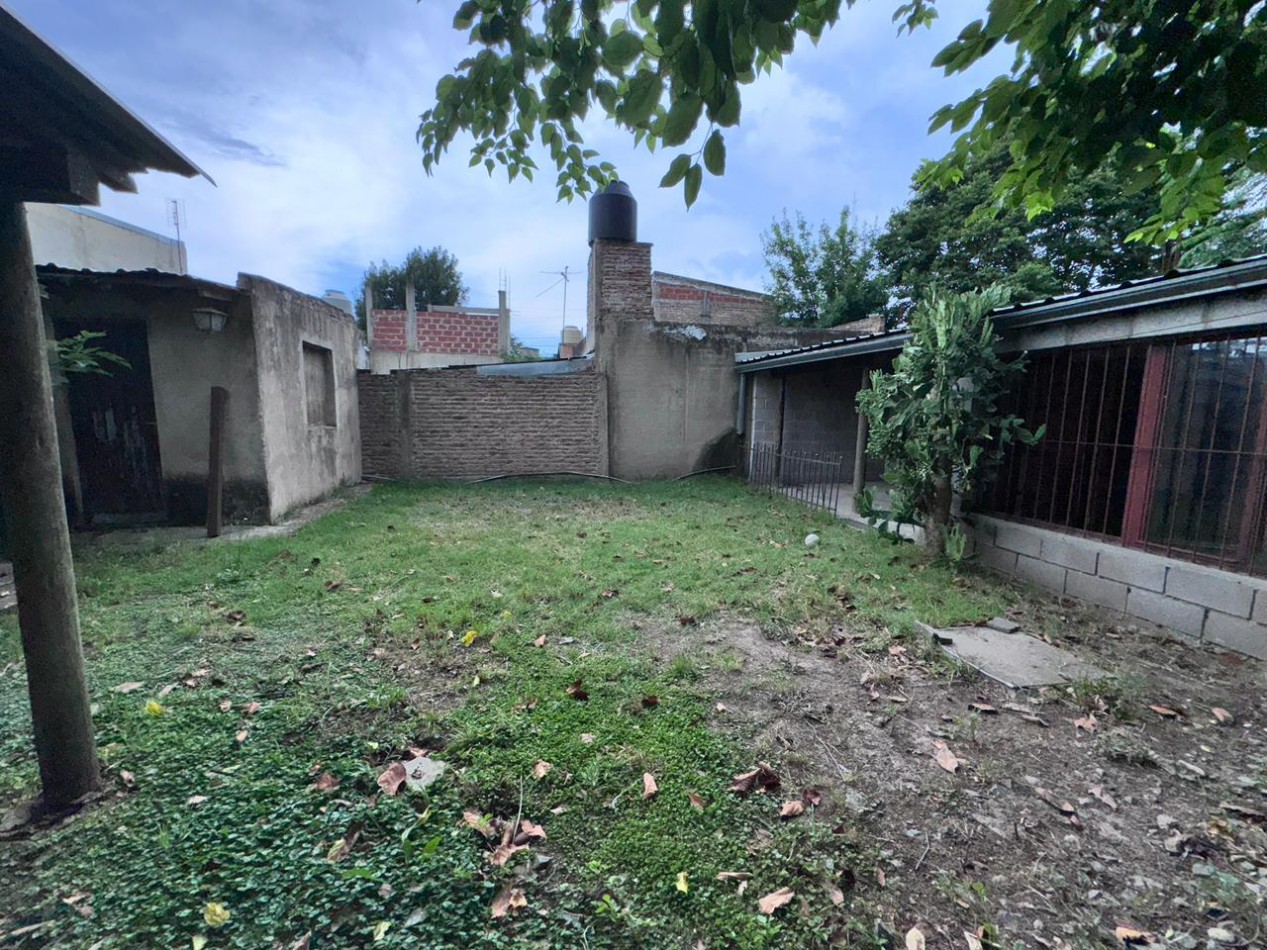 CASA 3 AMBIENTES CON GRAN PARQUE