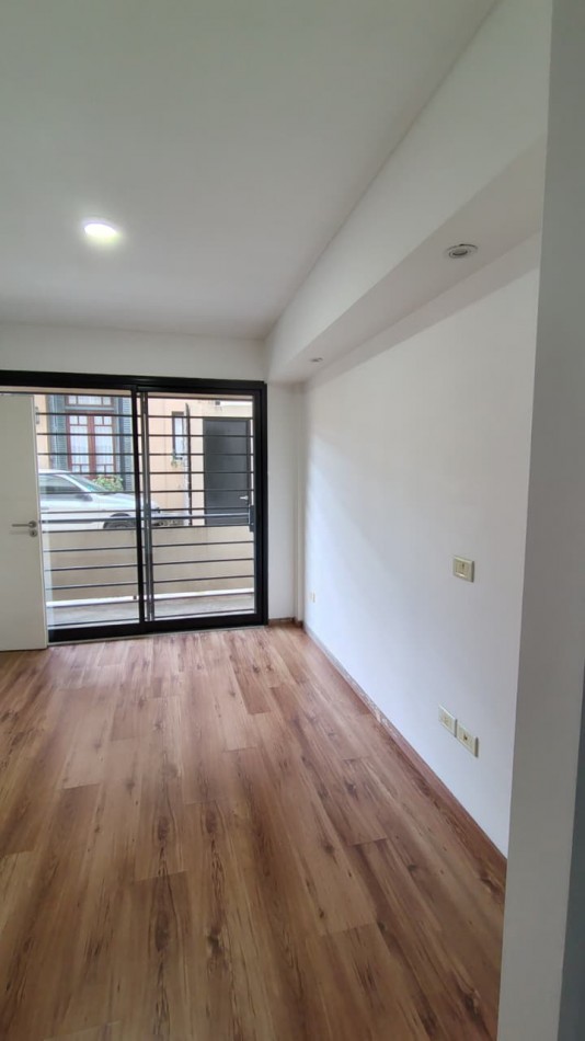 Excelente departamento 2 amb en Bernal Centro