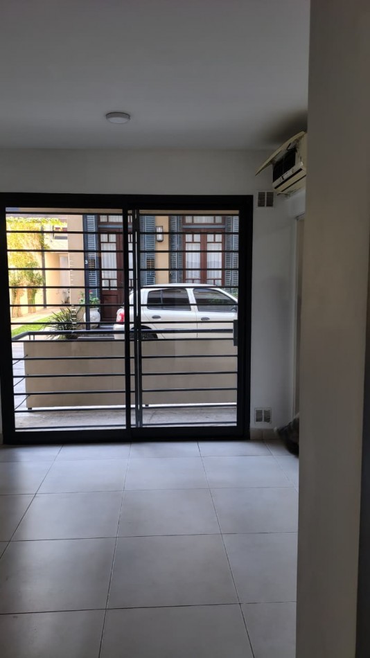 Excelente departamento 2 amb en Bernal Centro