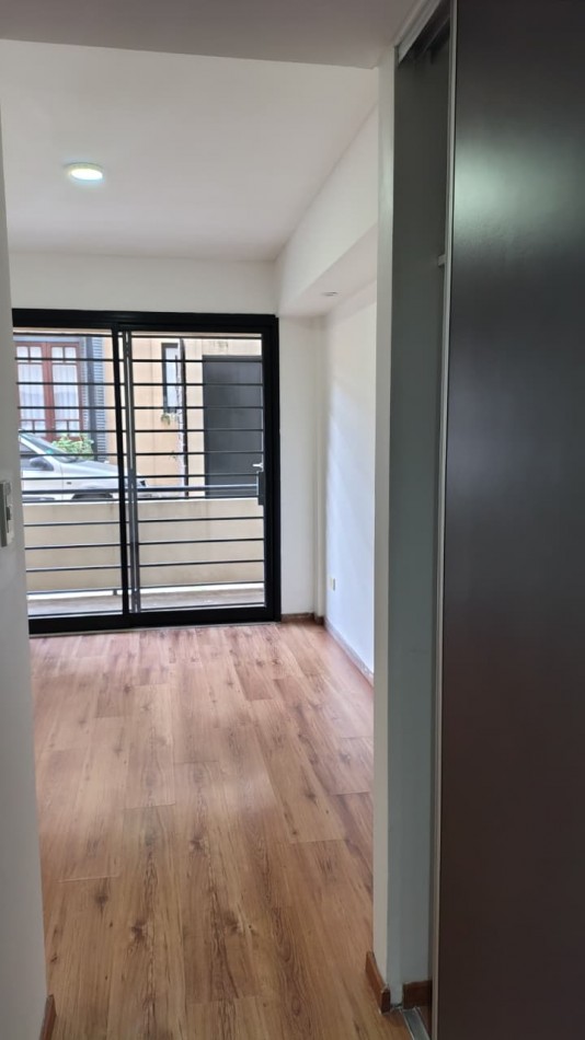 Excelente departamento 2 amb en Bernal Centro