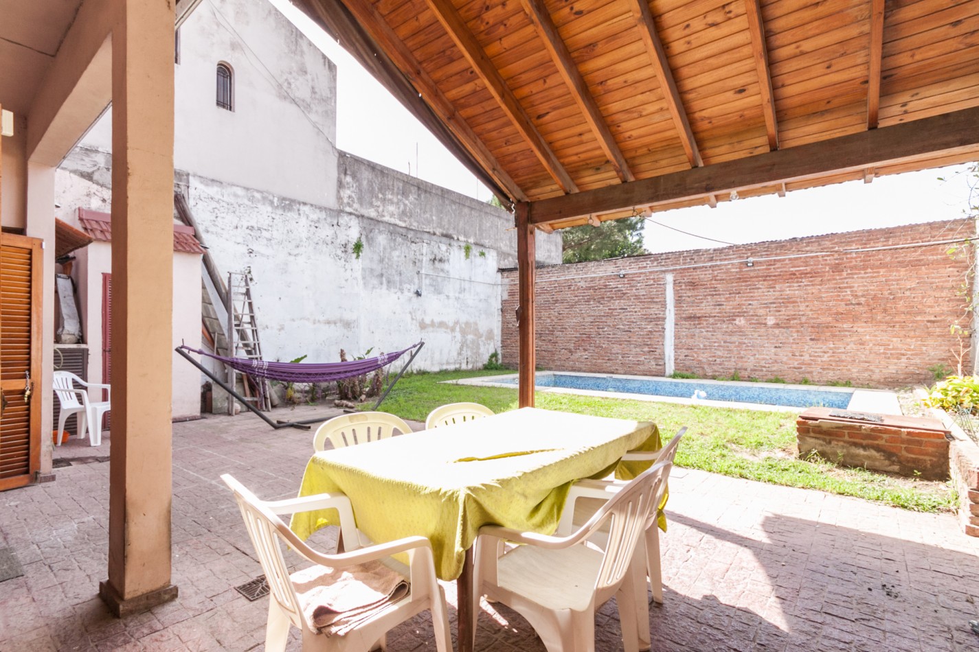 Venta Casa 5 ambientes con Piscina en Lanus