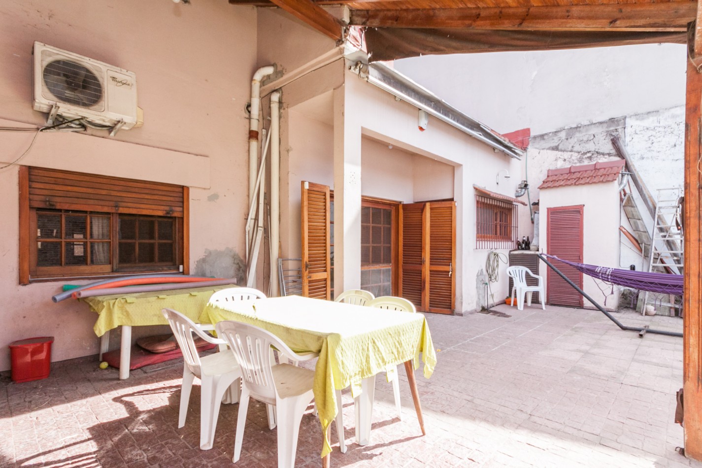 Venta Casa 5 ambientes con Piscina en Lanus