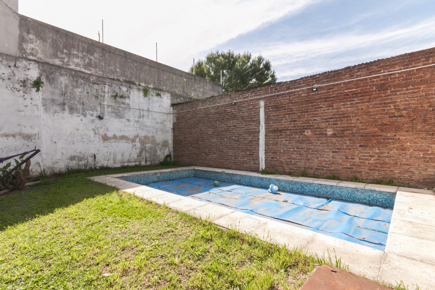 Venta Casa 5 ambientes con Piscina en Lanus