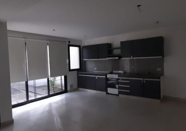 Amplio departamento 2 ambientes en Bernal Centro