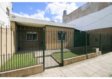 HERMOSA CASA CON GARAGE Y PARQUE